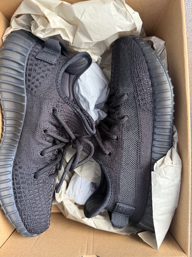 Yeezy Boost 350 V2 Onyx Sneakers Worn Once Size 6.5/8